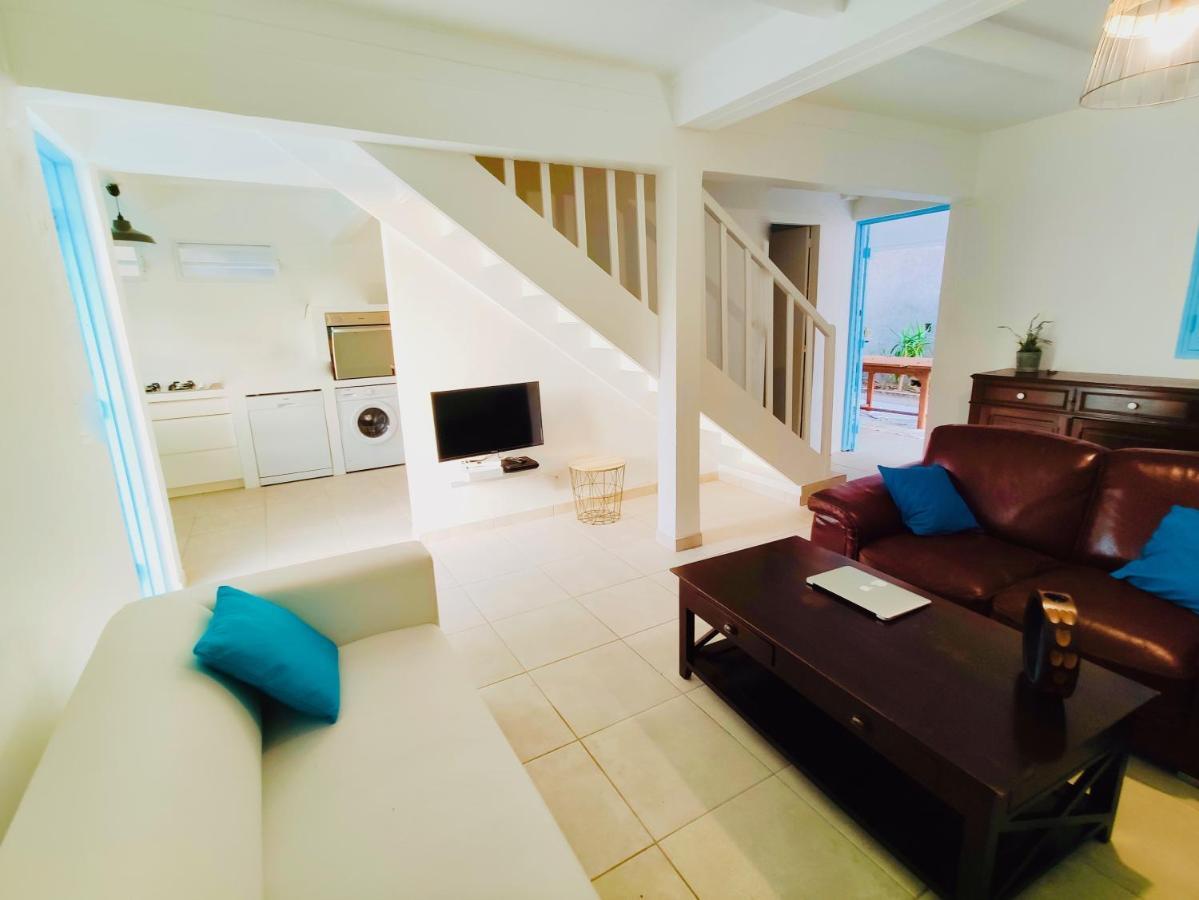 Location Maison Bleue Avec Piscine Privative Au Carbet Martinique Le Carbet Exterior foto